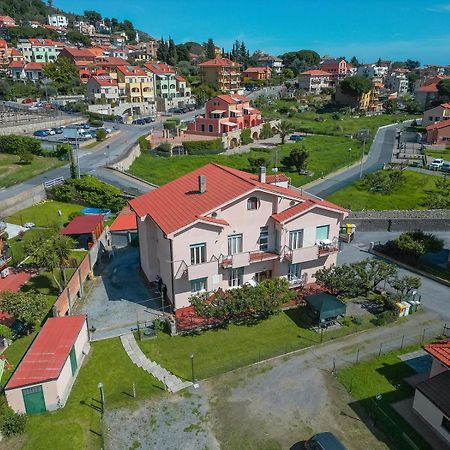 Casa Vacanze Ferrando Pietra Ligure Luaran gambar