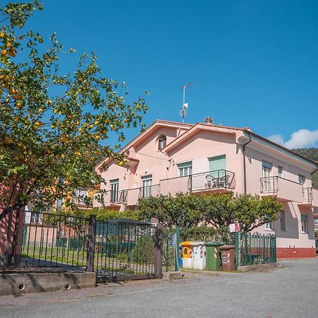 Casa Vacanze Ferrando Pietra Ligure Luaran gambar