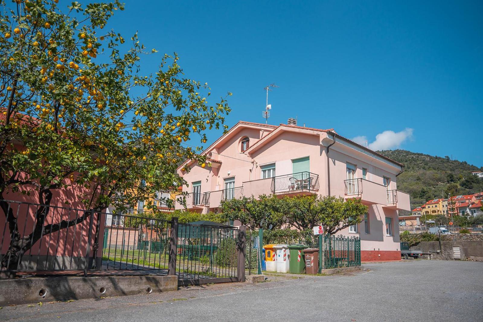 Casa Vacanze Ferrando Pietra Ligure Luaran gambar